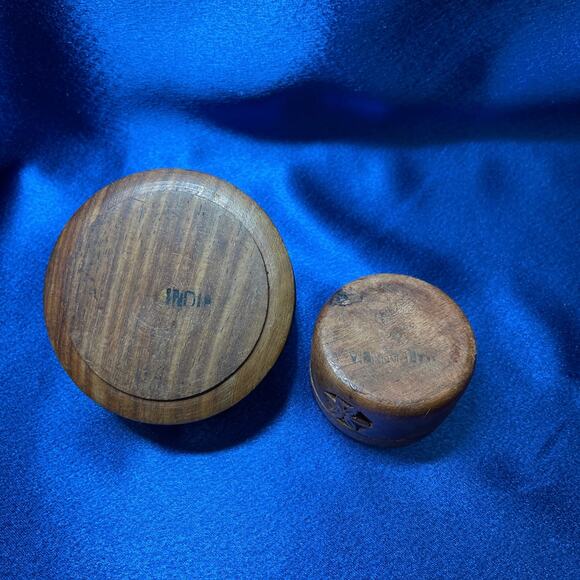 Two Vintage Hand Carved Round Wooden Trinket Boxes - Picture 6 of 6